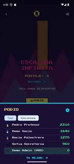 Juego Escalada Infinita con el podio total y semanal de los socios